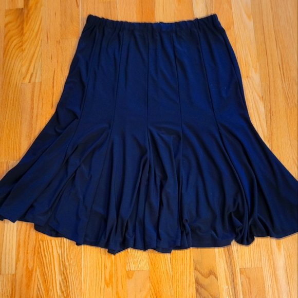 Skirt - Picture 2 of 3